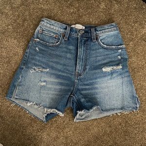 NWT Abercrombie High Rise 4” Short